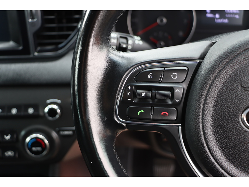 Kia 1.6 GDI 2 SUV 5DR PETROL MANUAL SATNAV BLUETOOTH DAB STEREO APPLE CARPLAY REAR CAMERA PARKING AIDS 2 OWNERS SAME OWNER FOR 6 YEARS ONLY 36000 MILES SH 72-74 Mitcham Road