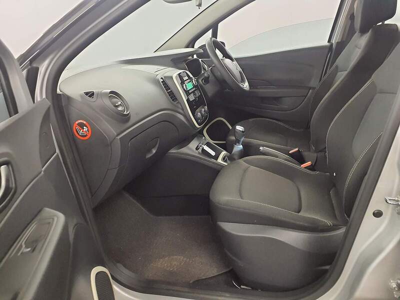 Renault 0.9 TCe ENERGY Play SUV 5dr Petrol Manual Euro 6 (s/s) (90 ps) 72-74 Mitcham Road