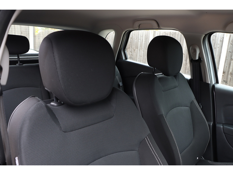 Renault 0.9 TCE ENERGY PLAY SUV 5DR PETROL MANUAL BLUETOOTH DAB RADIO USB INPUT 2 OWNERS SAME OWNER FOR 6 YEARS ONLY 28000 MILES FSH 7 SERVICES NO ULEZ CHARGE 72-74 Mitcham Road