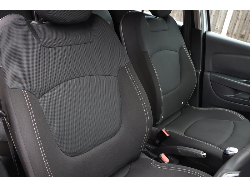 Renault 0.9 TCE ENERGY PLAY SUV 5DR PETROL MANUAL BLUETOOTH DAB RADIO USB INPUT 2 OWNERS SAME OWNER FOR 6 YEARS ONLY 28000 MILES FSH 7 SERVICES NO ULEZ CHARGE 72-74 Mitcham Road