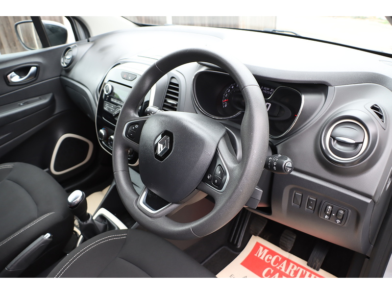 Renault 0.9 TCE ENERGY PLAY SUV 5DR PETROL MANUAL BLUETOOTH DAB RADIO USB INPUT 2 OWNERS SAME OWNER FOR 6 YEARS ONLY 28000 MILES FSH 7 SERVICES NO ULEZ CHARGE 72-74 Mitcham Road