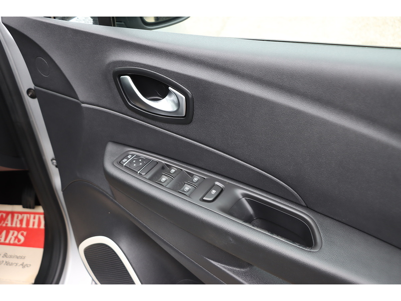 Renault 0.9 TCE ENERGY PLAY SUV 5DR PETROL MANUAL BLUETOOTH DAB RADIO USB INPUT 2 OWNERS SAME OWNER FOR 6 YEARS ONLY 28000 MILES FSH 7 SERVICES NO ULEZ CHARGE 72-74 Mitcham Road