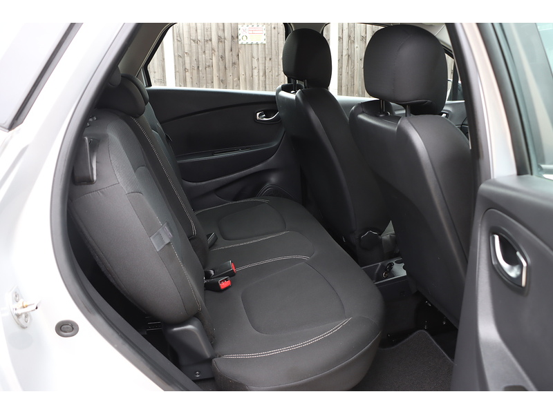 Renault 0.9 TCE ENERGY PLAY SUV 5DR PETROL MANUAL BLUETOOTH DAB RADIO USB INPUT 2 OWNERS SAME OWNER FOR 6 YEARS ONLY 28000 MILES FSH 7 SERVICES NO ULEZ CHARGE 72-74 Mitcham Road