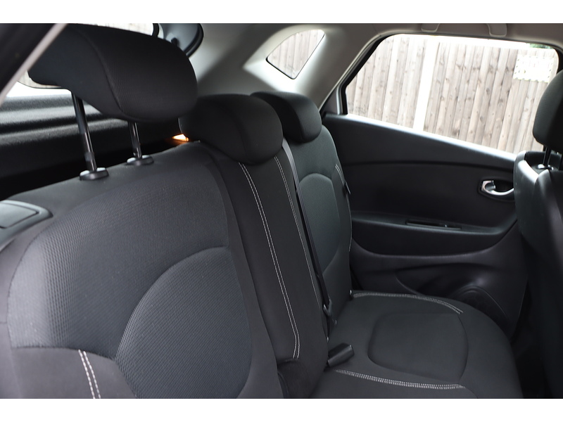 Renault 0.9 TCE ENERGY PLAY SUV 5DR PETROL MANUAL BLUETOOTH DAB RADIO USB INPUT 2 OWNERS SAME OWNER FOR 6 YEARS ONLY 28000 MILES FSH 7 SERVICES NO ULEZ CHARGE 72-74 Mitcham Road