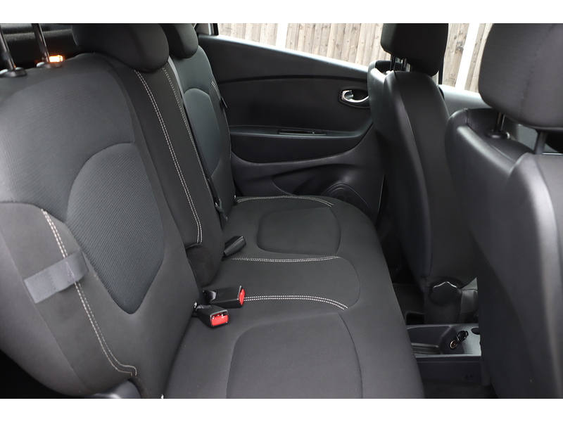 Renault 0.9 TCE ENERGY PLAY SUV 5DR PETROL MANUAL BLUETOOTH DAB RADIO USB INPUT 2 OWNERS SAME OWNER FOR 6 YEARS ONLY 28000 MILES FSH 7 SERVICES NO ULEZ CHARGE 72-74 Mitcham Road