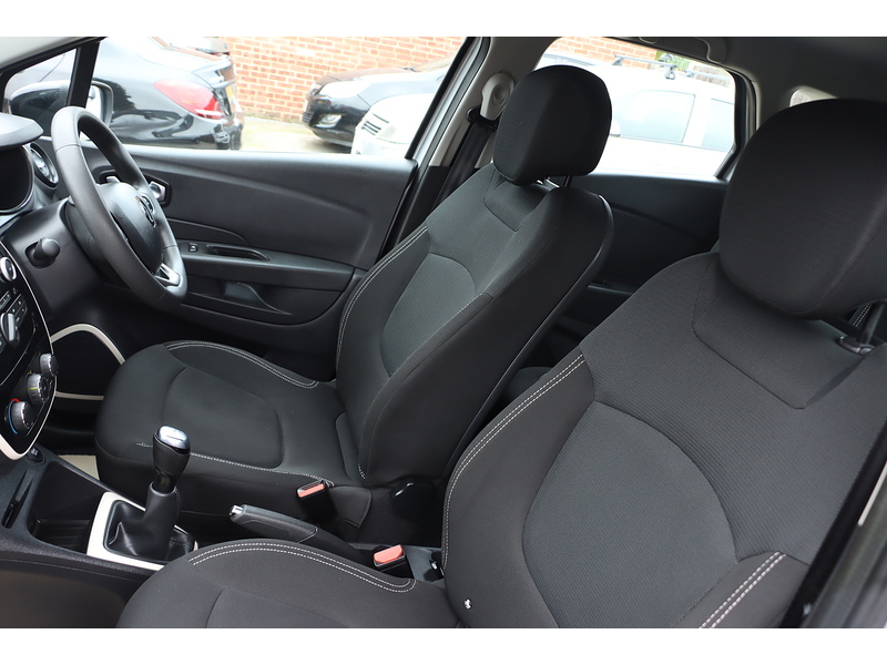 Renault 0.9 TCE ENERGY PLAY SUV 5DR PETROL MANUAL BLUETOOTH DAB RADIO USB INPUT 2 OWNERS SAME OWNER FOR 6 YEARS ONLY 28000 MILES FSH 7 SERVICES NO ULEZ CHARGE 72-74 Mitcham Road