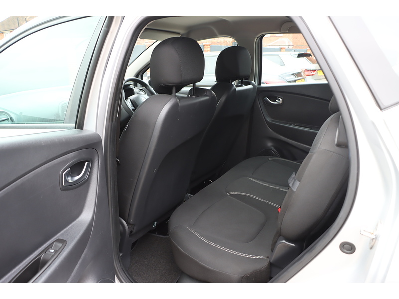 Renault 0.9 TCE ENERGY PLAY SUV 5DR PETROL MANUAL BLUETOOTH DAB RADIO USB INPUT 2 OWNERS SAME OWNER FOR 6 YEARS ONLY 28000 MILES FSH 7 SERVICES NO ULEZ CHARGE 72-74 Mitcham Road