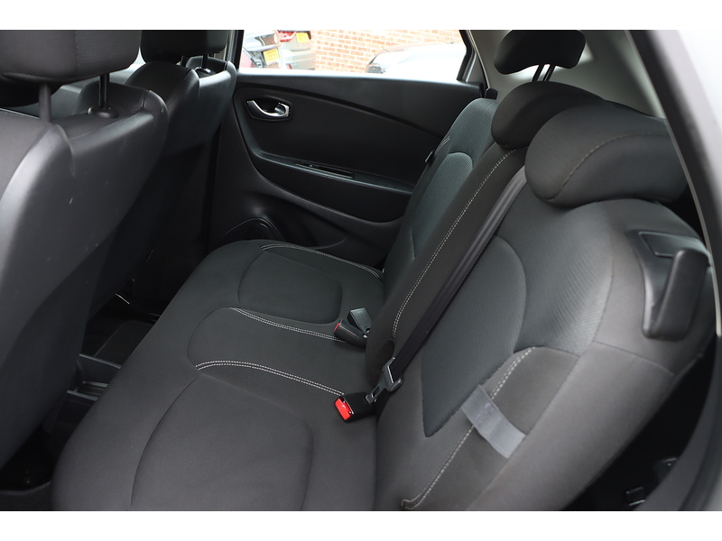 Renault 0.9 TCE ENERGY PLAY SUV 5DR PETROL MANUAL BLUETOOTH DAB RADIO USB INPUT 2 OWNERS SAME OWNER FOR 6 YEARS ONLY 28000 MILES FSH 7 SERVICES NO ULEZ CHARGE 72-74 Mitcham Road