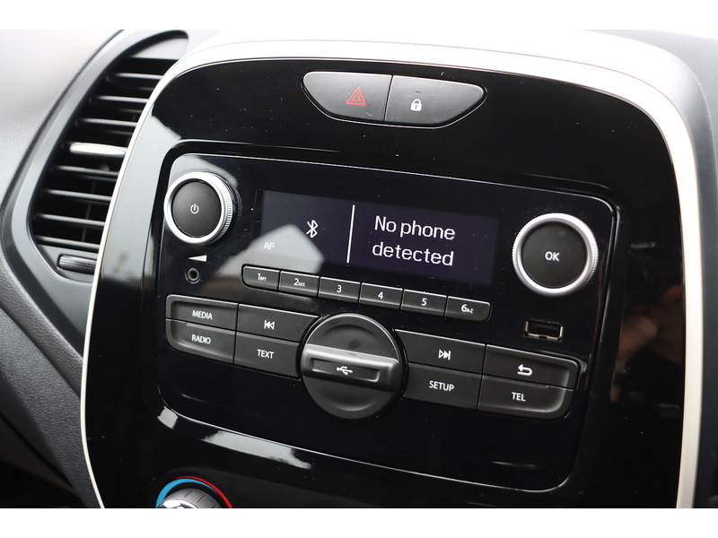 Renault 0.9 TCE ENERGY PLAY SUV 5DR PETROL MANUAL BLUETOOTH DAB RADIO USB INPUT 2 OWNERS SAME OWNER FOR 6 YEARS ONLY 28000 MILES FSH 7 SERVICES NO ULEZ CHARGE 72-74 Mitcham Road