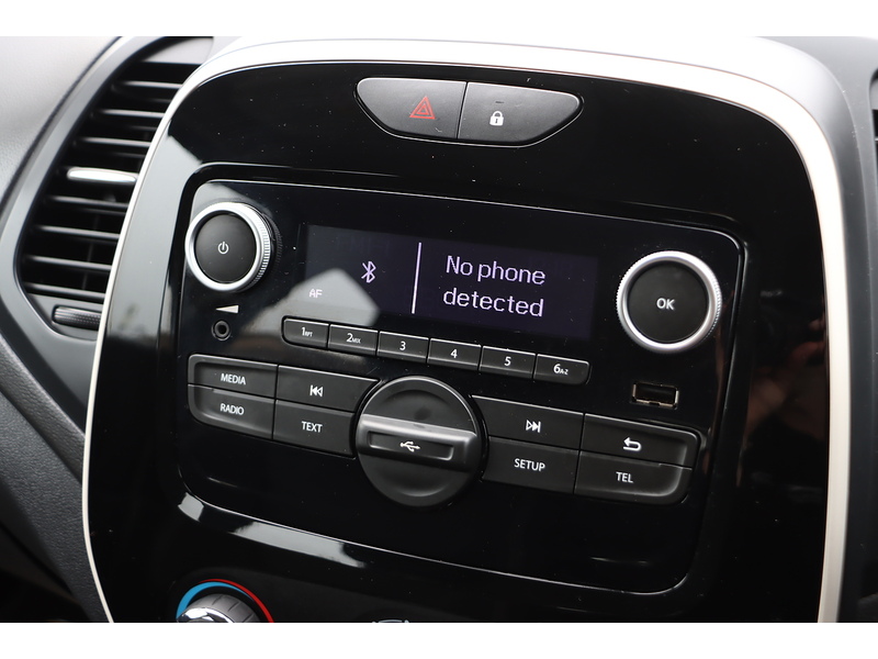 Renault 0.9 TCE ENERGY PLAY SUV 5DR PETROL MANUAL BLUETOOTH DAB RADIO USB INPUT 2 OWNERS SAME OWNER FOR 6 YEARS ONLY 28000 MILES FSH 7 SERVICES NO ULEZ CHARGE 72-74 Mitcham Road