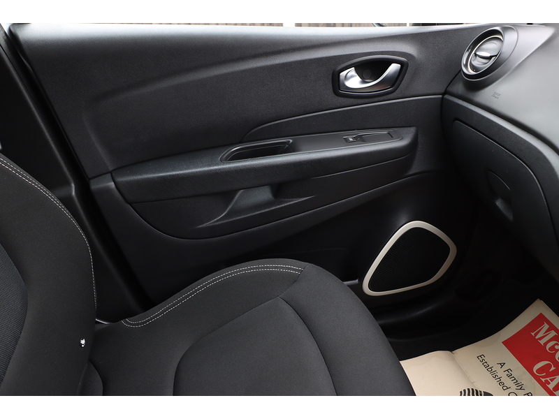 Renault 0.9 TCE ENERGY PLAY SUV 5DR PETROL MANUAL BLUETOOTH DAB RADIO USB INPUT 2 OWNERS SAME OWNER FOR 6 YEARS ONLY 28000 MILES FSH 7 SERVICES NO ULEZ CHARGE 72-74 Mitcham Road