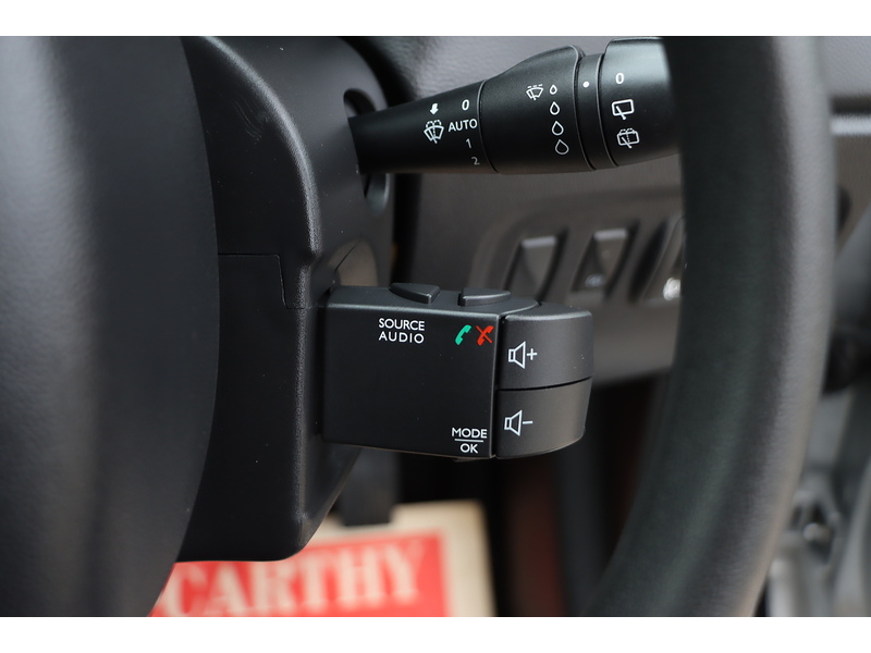 Renault 0.9 TCE ENERGY PLAY SUV 5DR PETROL MANUAL BLUETOOTH DAB RADIO USB INPUT 2 OWNERS SAME OWNER FOR 6 YEARS ONLY 28000 MILES FSH 7 SERVICES NO ULEZ CHARGE 72-74 Mitcham Road