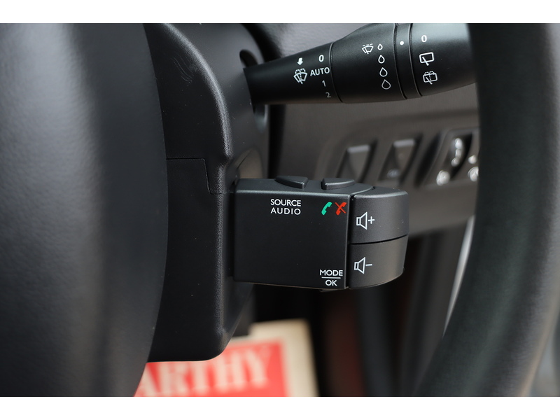 Renault 0.9 TCE ENERGY PLAY SUV 5DR PETROL MANUAL BLUETOOTH DAB RADIO USB INPUT 2 OWNERS SAME OWNER FOR 6 YEARS ONLY 28000 MILES FSH 7 SERVICES NO ULEZ CHARGE 72-74 Mitcham Road