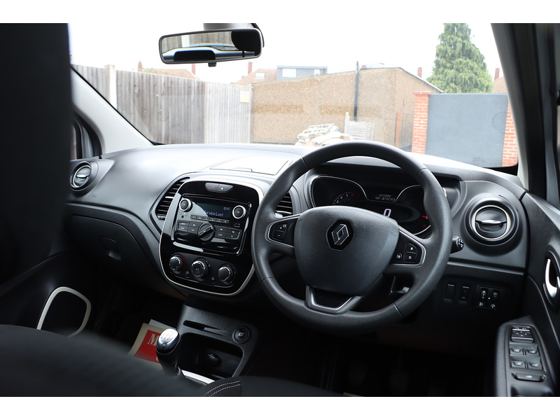 Renault 0.9 TCE ENERGY PLAY SUV 5DR PETROL MANUAL BLUETOOTH DAB RADIO USB INPUT 2 OWNERS SAME OWNER FOR 6 YEARS ONLY 28000 MILES FSH 7 SERVICES NO ULEZ CHARGE 72-74 Mitcham Road