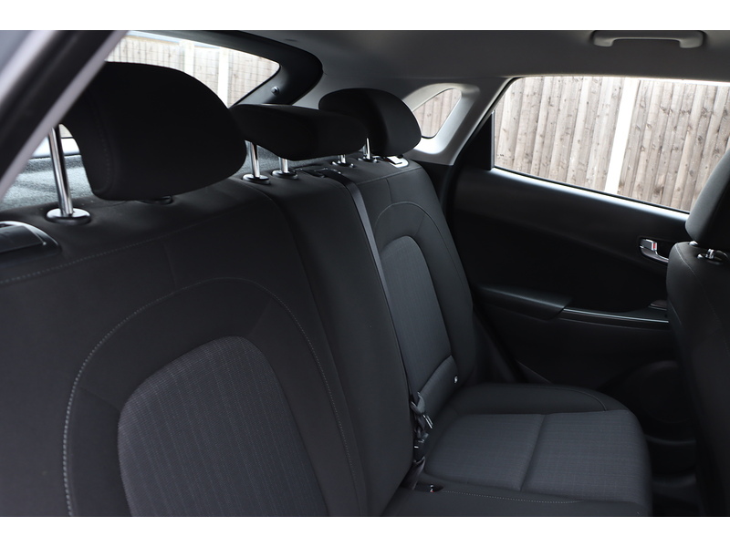 Hyundai 1.6 H-GDI SE CONNECT SUV 5DR PETROL HYBRID DCT AUTO SAT NAV BLUETOOTH DAB STEREO APPLE CARPLAY REAR CAM PARKING AIDS JUST 1 OWNER ONLY 27000 MILES FSH 72-74 Mitcham Road