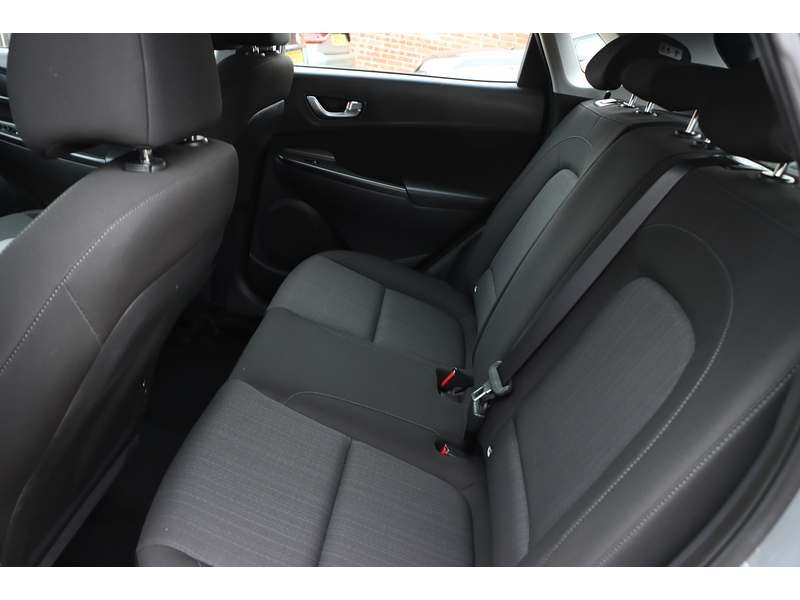 Hyundai 1.6 H-GDI SE CONNECT SUV 5DR PETROL HYBRID DCT AUTO SAT NAV BLUETOOTH DAB STEREO APPLE CARPLAY REAR CAM PARKING AIDS JUST 1 OWNER ONLY 27000 MILES FSH 72-74 Mitcham Road