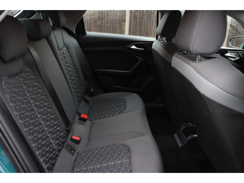 Audi 1.0 TFSI 25 SPORT SPORTBACK 5DR PETROL MANUAL SAT NAV BLUETOOTH DAB STEREO APPLE CARPLAY PARKING AIDS JUST 2 OWNERS ONLY 50000 MILES FSH 5 SERVICES 72-74 Mitcham Road