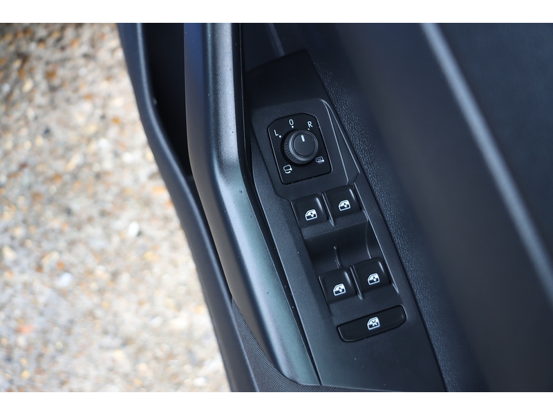 Volkswagen 1.0 TSI LIFE HATCHBACK 5DR PETROL DSG AUTO SATNAV BLUETOOTH DAB STEREO APPLE CARPLAY PARKING AIDS 1 OWNER FROM NEW ONLY 37000 MILES FSH NO ULEZ CHARGE 72-74 Mitcham Road