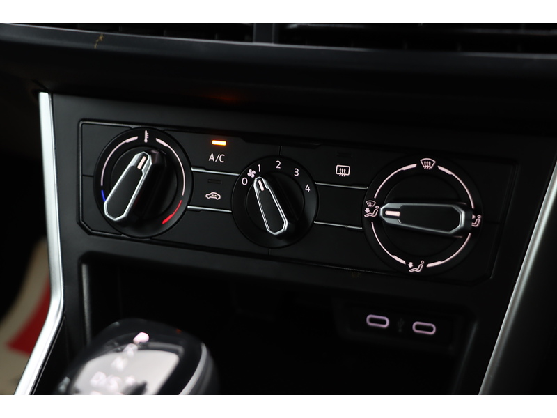 Volkswagen 1.0 TSI LIFE HATCHBACK 5DR PETROL DSG AUTO SATNAV BLUETOOTH DAB STEREO APPLE CARPLAY PARKING AIDS 1 OWNER FROM NEW ONLY 37000 MILES FSH NO ULEZ CHARGE 72-74 Mitcham Road