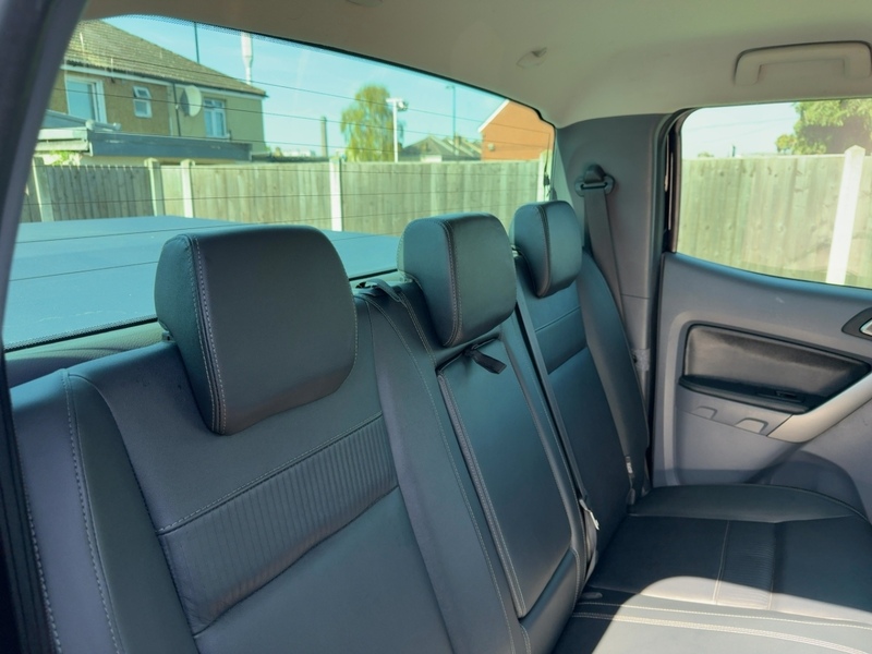 Ford 2.2 TDCI LIMITED 1 PICKUP DOUBLE CAB 4DR DIESEL 4WD AUTO HEATED SEATS SAT NAV BLUETOOTH DAB STEREO APPLE CARPLAY PARKING AIDS 2 OWNERS 59000 MILES FSH 72-74 Mitcham Road