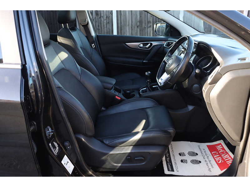 Nissan 1.3 DIG-T TEKNA SUV 5DR PETROL MANUAL PAN ROOF HEATED SEATS SAT NAV BLUETOOTH DAB STEREO APPLE CARPLAY REAR CAMERA PARKING AIDS ONLY 44000 MILES FSH 72-74 Mitcham Road