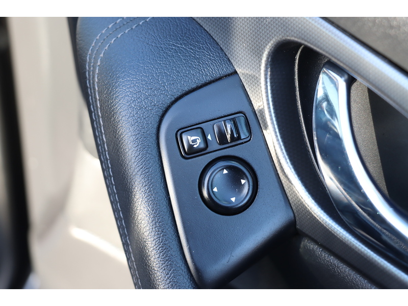 Nissan 1.3 DIG-T TEKNA SUV 5DR PETROL MANUAL PAN ROOF HEATED SEATS SAT NAV BLUETOOTH DAB STEREO APPLE CARPLAY REAR CAMERA PARKING AIDS ONLY 44000 MILES FSH 72-74 Mitcham Road