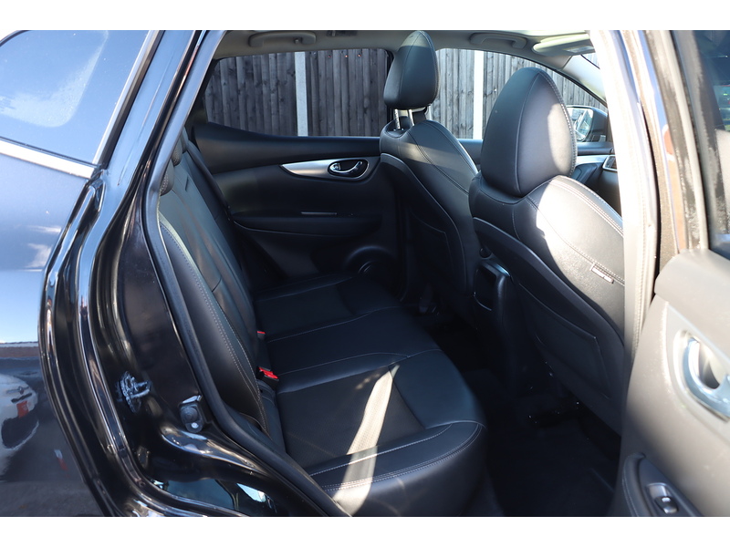 Nissan 1.3 DIG-T TEKNA SUV 5DR PETROL MANUAL PAN ROOF HEATED SEATS SAT NAV BLUETOOTH DAB STEREO APPLE CARPLAY REAR CAMERA PARKING AIDS ONLY 44000 MILES FSH 72-74 Mitcham Road