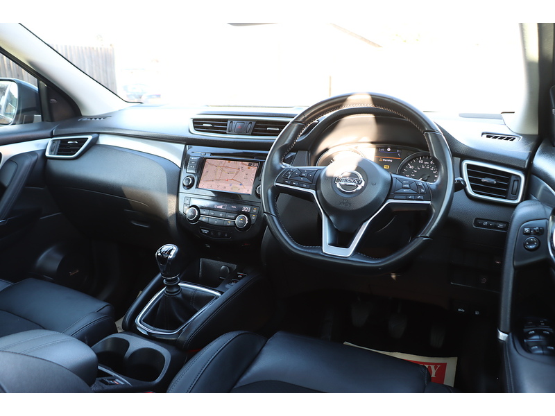 Nissan 1.3 DIG-T TEKNA SUV 5DR PETROL MANUAL PAN ROOF HEATED SEATS SAT NAV BLUETOOTH DAB STEREO APPLE CARPLAY REAR CAMERA PARKING AIDS ONLY 44000 MILES FSH 72-74 Mitcham Road