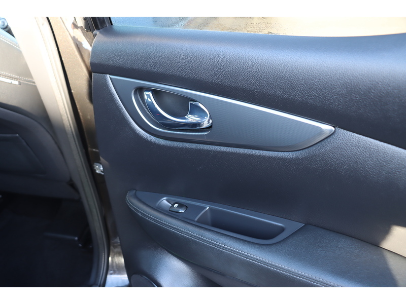 Nissan 1.3 DIG-T TEKNA SUV 5DR PETROL MANUAL PAN ROOF HEATED SEATS SAT NAV BLUETOOTH DAB STEREO APPLE CARPLAY REAR CAMERA PARKING AIDS ONLY 44000 MILES FSH 72-74 Mitcham Road