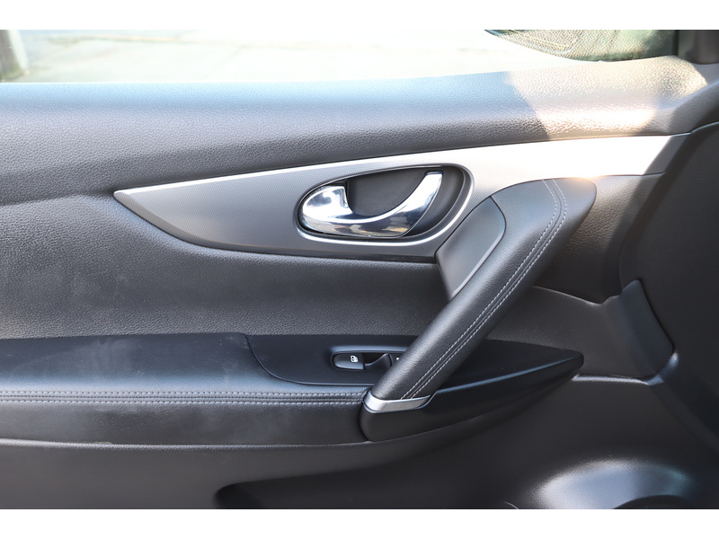 Nissan 1.3 DIG-T TEKNA SUV 5DR PETROL MANUAL PAN ROOF HEATED SEATS SAT NAV BLUETOOTH DAB STEREO APPLE CARPLAY REAR CAMERA PARKING AIDS ONLY 44000 MILES FSH 72-74 Mitcham Road