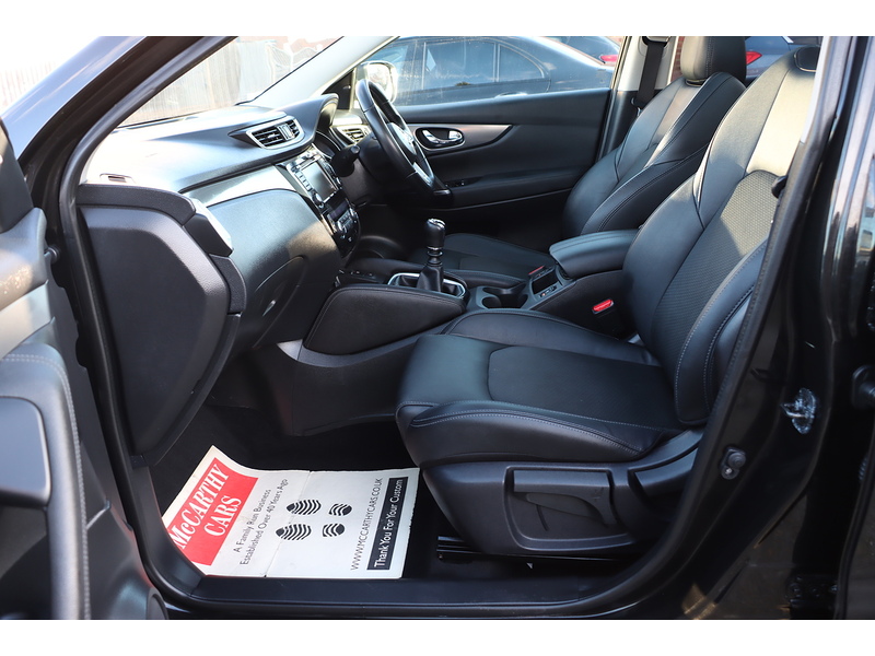 Nissan 1.3 DIG-T TEKNA SUV 5DR PETROL MANUAL PAN ROOF HEATED SEATS SAT NAV BLUETOOTH DAB STEREO APPLE CARPLAY REAR CAMERA PARKING AIDS ONLY 44000 MILES FSH 72-74 Mitcham Road