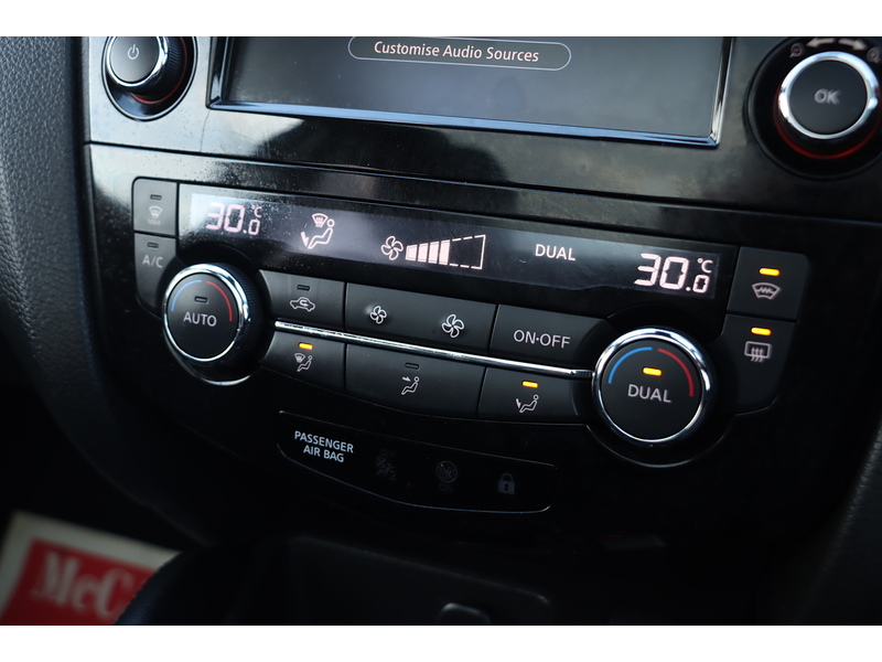 Nissan 1.3 DIG-T TEKNA SUV 5DR PETROL MANUAL PAN ROOF HEATED SEATS SAT NAV BLUETOOTH DAB STEREO APPLE CARPLAY REAR CAMERA PARKING AIDS ONLY 44000 MILES FSH 72-74 Mitcham Road