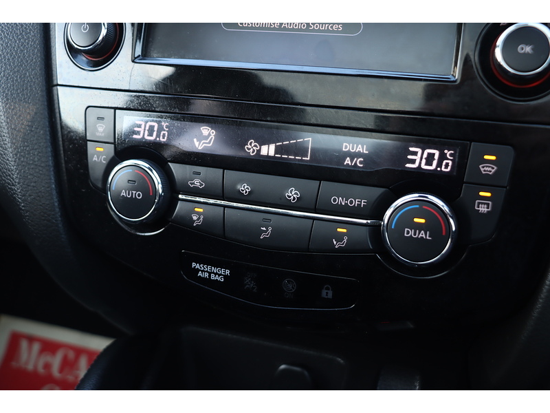 Nissan 1.3 DIG-T TEKNA SUV 5DR PETROL MANUAL PAN ROOF HEATED SEATS SAT NAV BLUETOOTH DAB STEREO APPLE CARPLAY REAR CAMERA PARKING AIDS ONLY 44000 MILES FSH 72-74 Mitcham Road