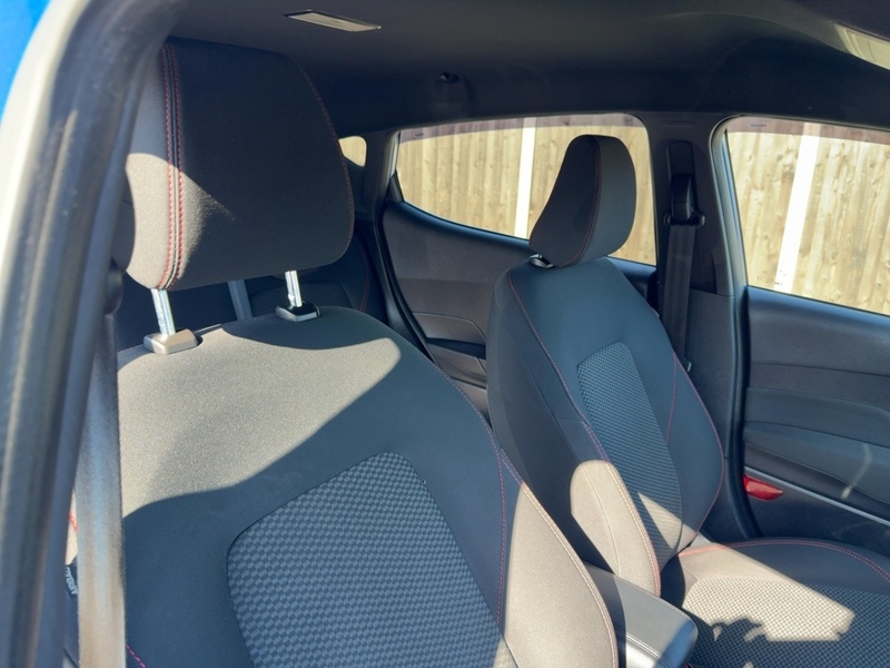 Ford 1.0T ECOBOOST ST-LINE EDITION HATCHBACK 5DR PETROL MANUAL SAT NAV BLUETOOTH DAB STEREO APPLE CARPLAY PARKING AIDS JUST 2 OWNERS ONLY 51000 MILES SH 72-74 Mitcham Road