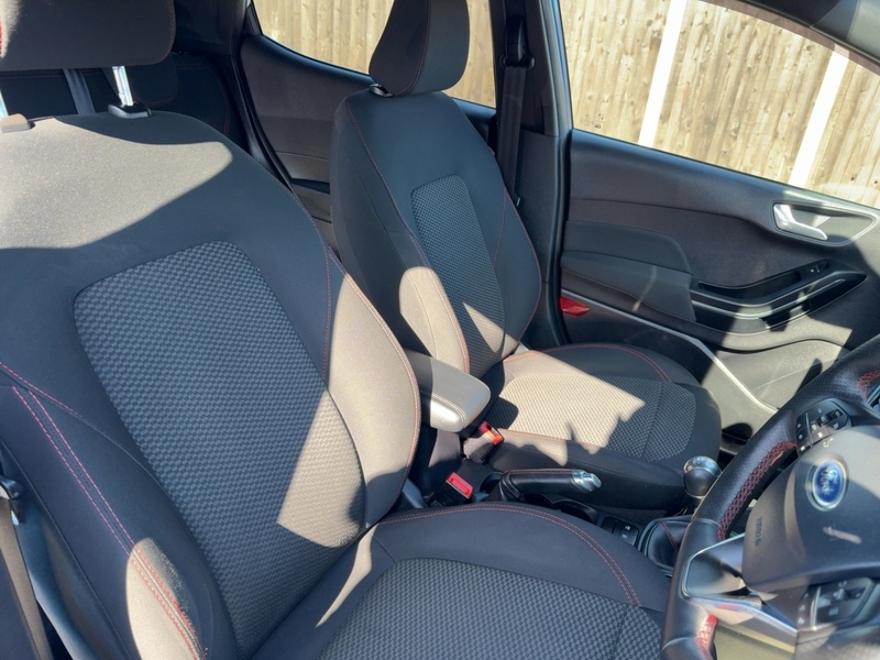 Ford 1.0T ECOBOOST ST-LINE EDITION HATCHBACK 5DR PETROL MANUAL SAT NAV BLUETOOTH DAB STEREO APPLE CARPLAY PARKING AIDS JUST 2 OWNERS ONLY 51000 MILES SH 72-74 Mitcham Road