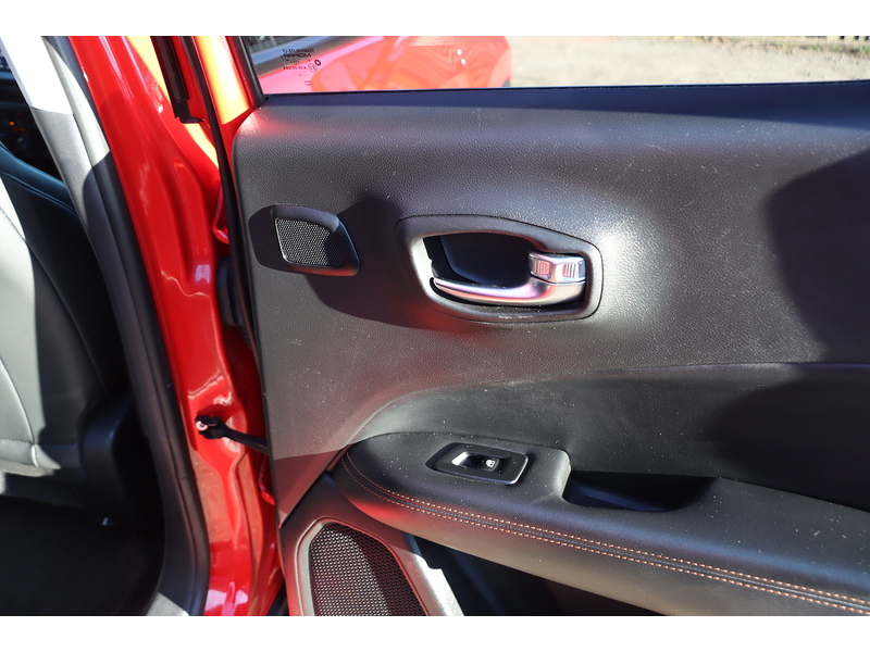 Jeep 1.4T MULTIAIRII LIMITED SUV 5DR PETROL 4WD AUTO HEATED SEATS SAT NAV BLUETOOTH APPLE CARPLAY REAR CAMERA PARKING AIDS 2 OWNERS ONLY 25000 MILES FSH 72-74 Mitcham Road