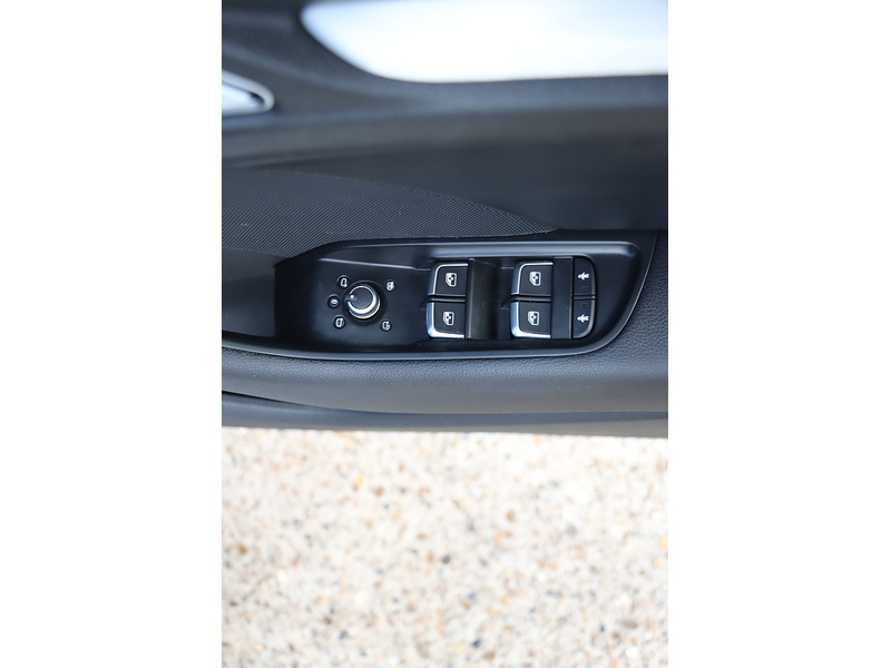 Audi 1.5 TFSI COD BLACK EDITION SPORTBACK 5DR PETROL S TRONIC AUTO SAT NAV BLUETOOTH CD PLAYER PARKING AIDS ONLY 67000 MILES FSH 6 SERVICES NO ULEZ CHARGE 72-74 Mitcham Road