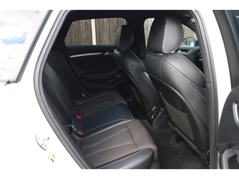 Audi 1.5 TFSI COD BLACK EDITION SPORTBACK 5DR PETROL S TRONIC AUTO SAT NAV BLUETOOTH CD PLAYER PARKING AIDS ONLY 67000 MILES FSH 6 SERVICES NO ULEZ CHARGE 72-74 Mitcham Road