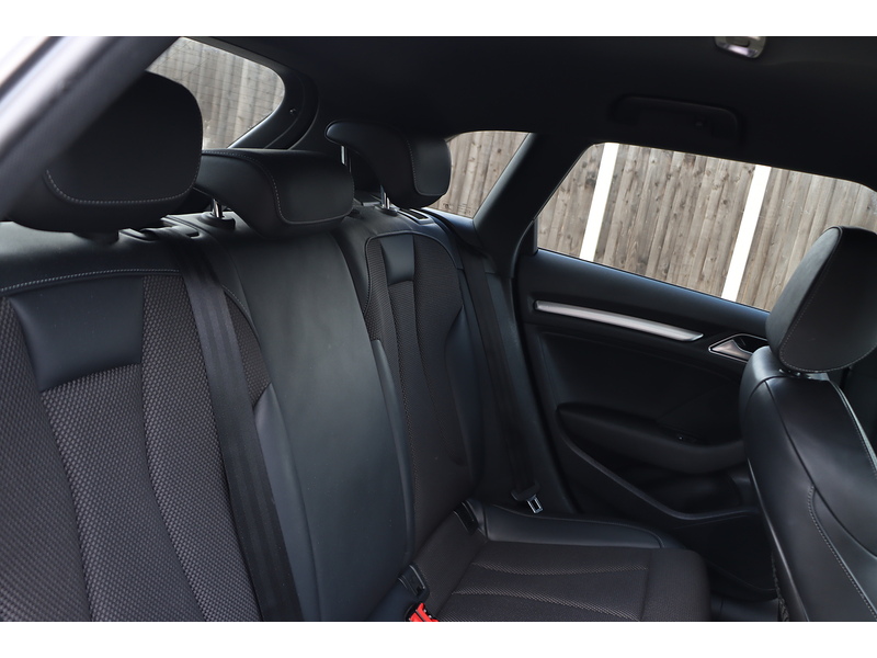 Audi 1.5 TFSI COD BLACK EDITION SPORTBACK 5DR PETROL S TRONIC AUTO SAT NAV BLUETOOTH CD PLAYER PARKING AIDS ONLY 67000 MILES FSH 6 SERVICES NO ULEZ CHARGE 72-74 Mitcham Road