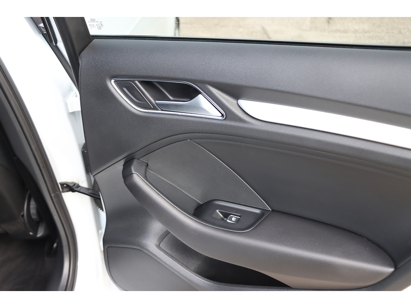 Audi 1.5 TFSI COD BLACK EDITION SPORTBACK 5DR PETROL S TRONIC AUTO SAT NAV BLUETOOTH CD PLAYER PARKING AIDS ONLY 67000 MILES FSH 6 SERVICES NO ULEZ CHARGE 72-74 Mitcham Road