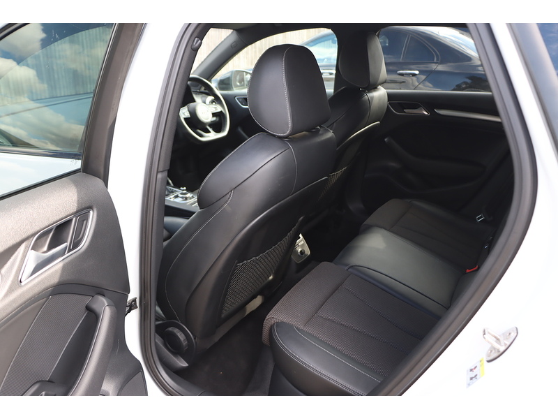 Audi 1.5 TFSI COD BLACK EDITION SPORTBACK 5DR PETROL S TRONIC AUTO SAT NAV BLUETOOTH CD PLAYER PARKING AIDS ONLY 67000 MILES FSH 6 SERVICES NO ULEZ CHARGE 72-74 Mitcham Road