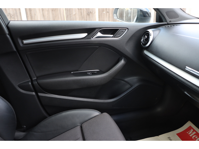 Audi 1.5 TFSI COD BLACK EDITION SPORTBACK 5DR PETROL S TRONIC AUTO SAT NAV BLUETOOTH CD PLAYER PARKING AIDS ONLY 67000 MILES FSH 6 SERVICES NO ULEZ CHARGE 72-74 Mitcham Road