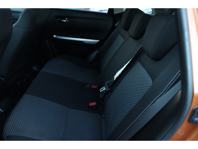 Suzuki 1.6 SZ-T SUV 5DR PETROL AUTO SAT NAV BLUETOOTH DAB STEREO APPLE CARPLAY REAR CAMERA JUST 2 OWNERS SAME OWNER FOR 4 YEARS 79000 MILES SH NO ULEZ CHARGE 72-74 Mitcham Road