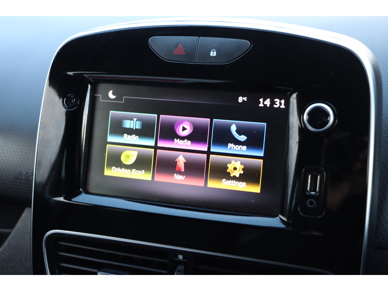 Renault 0.9 TCE ICONIC HATCHBACK 5DR PETROL MANUAL SAT NAV BLUETOOTH DAB STEREO APPLE CARPLAY PARKING AIDS 2 OWNERS 27000 MILES FSH 4 SERVICES NO ULEZ CHARGE 72-74 Mitcham Road