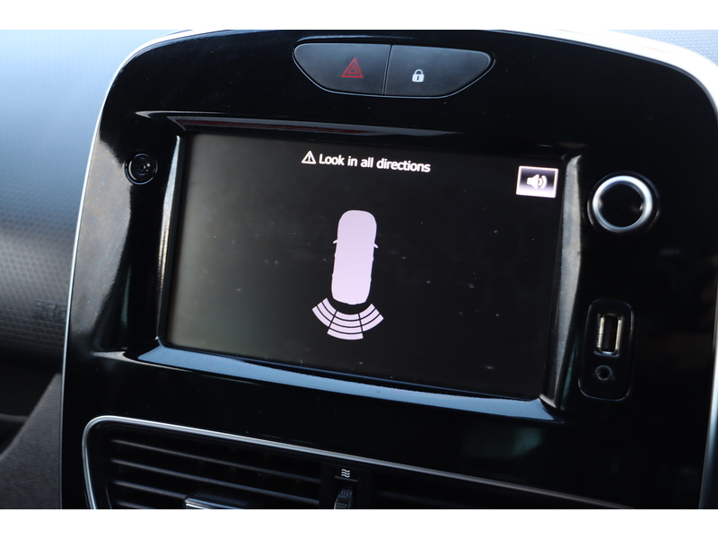 Renault 0.9 TCE ICONIC HATCHBACK 5DR PETROL MANUAL SAT NAV BLUETOOTH DAB STEREO APPLE CARPLAY PARKING AIDS 2 OWNERS 27000 MILES FSH 4 SERVICES NO ULEZ CHARGE 72-74 Mitcham Road