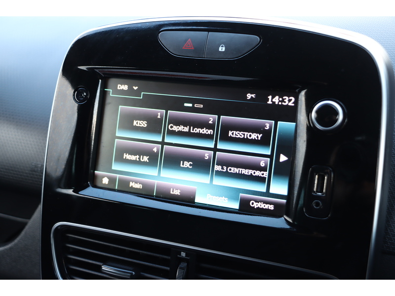 Renault 0.9 TCE ICONIC HATCHBACK 5DR PETROL MANUAL SAT NAV BLUETOOTH DAB STEREO APPLE CARPLAY PARKING AIDS 2 OWNERS 27000 MILES FSH 4 SERVICES NO ULEZ CHARGE 72-74 Mitcham Road