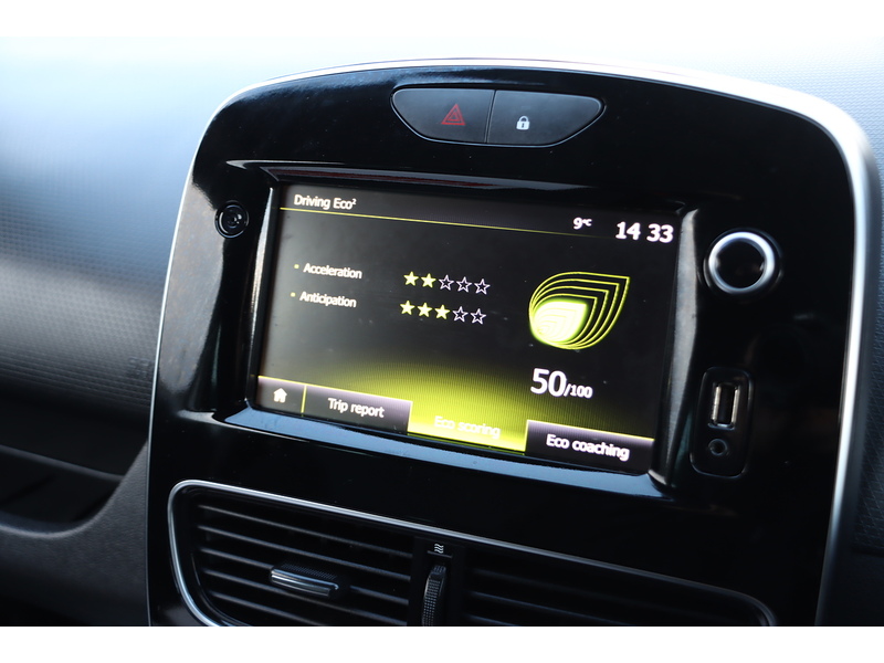 Renault 0.9 TCE ICONIC HATCHBACK 5DR PETROL MANUAL SAT NAV BLUETOOTH DAB STEREO APPLE CARPLAY PARKING AIDS 2 OWNERS 27000 MILES FSH 4 SERVICES NO ULEZ CHARGE 72-74 Mitcham Road