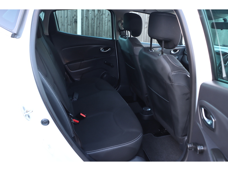 Renault 0.9 TCE ICONIC HATCHBACK 5DR PETROL MANUAL SAT NAV BLUETOOTH DAB STEREO APPLE CARPLAY PARKING AIDS 2 OWNERS 27000 MILES FSH 4 SERVICES NO ULEZ CHARGE 72-74 Mitcham Road