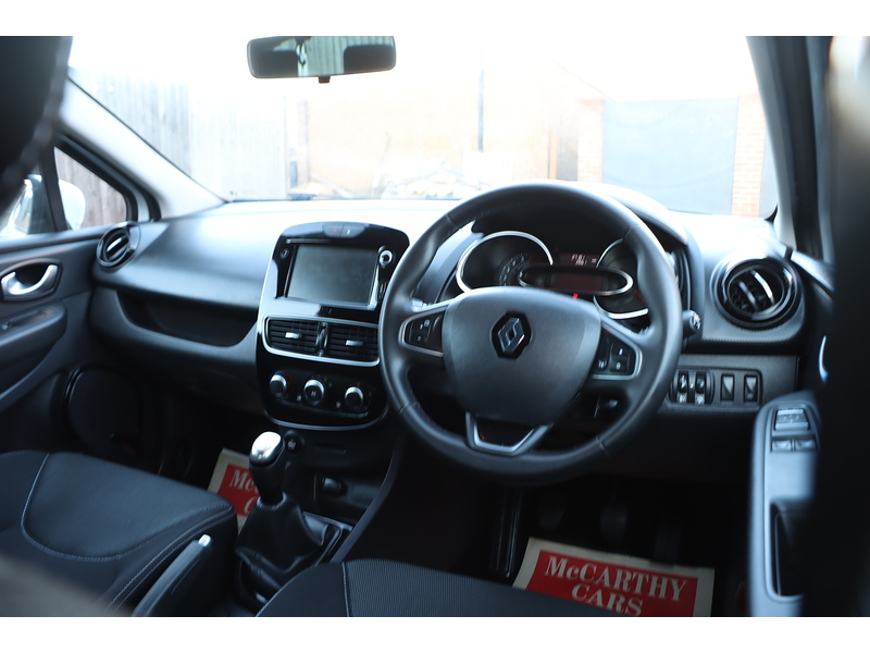 Renault 0.9 TCE ICONIC HATCHBACK 5DR PETROL MANUAL SAT NAV BLUETOOTH DAB STEREO APPLE CARPLAY PARKING AIDS 2 OWNERS 27000 MILES FSH 4 SERVICES NO ULEZ CHARGE 72-74 Mitcham Road