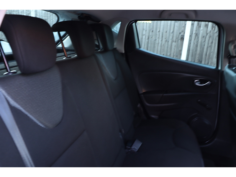 Renault 0.9 TCE ICONIC HATCHBACK 5DR PETROL MANUAL SAT NAV BLUETOOTH DAB STEREO APPLE CARPLAY PARKING AIDS 2 OWNERS 27000 MILES FSH 4 SERVICES NO ULEZ CHARGE 72-74 Mitcham Road